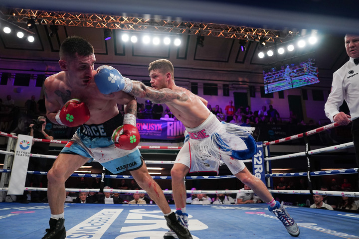 Archie Sharp double climbs from the floor to salvage the victory over Reuquen Arce