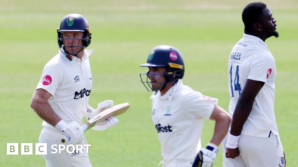 Ingram and Carlson's Glamorgan record punishes Sussex - BBC Sport